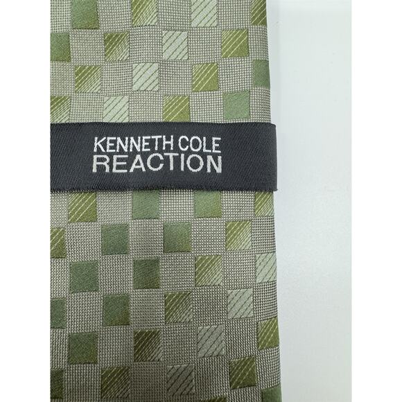 Kenneth Cole Reaction Mens Neck Tie Green and Gray Squares 100% Silk Tie - Picture 2 of 7